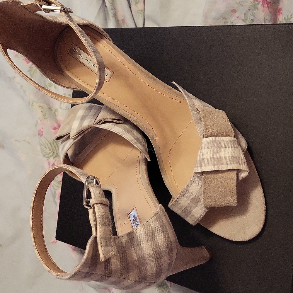 Women's 11 Gray Gingham/Suede Tahari Strappy 3inch Heels